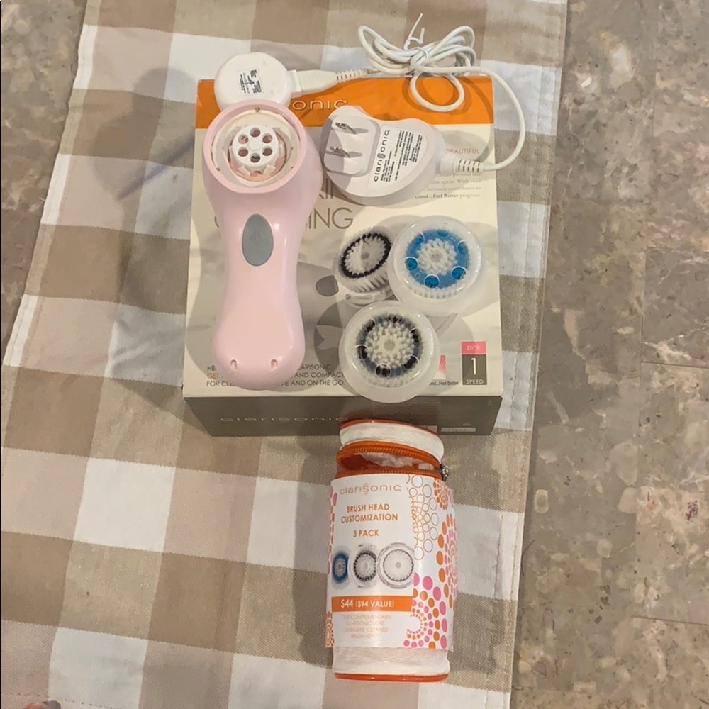 Clarisonic Mia with 2 brush heads